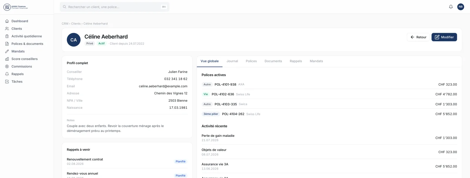 Fiche client du CRM : profil, polices actives, rappels à venir et activité récente